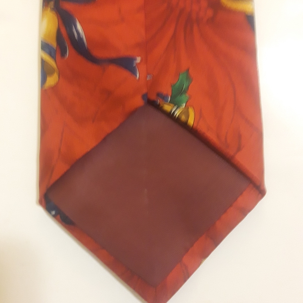 Men's HAnd knotched Lands' End Christmas Print Tie - Picture 4 of 5